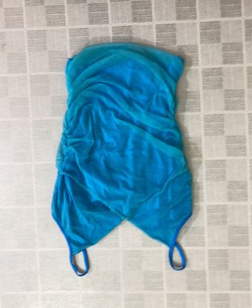AYU Blue gerafftes trägerloses Kleid