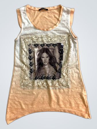 LADY TREND Damen T‑Shirt mit Rüschen aus Spitze in Pfirsich und Grafikdruck