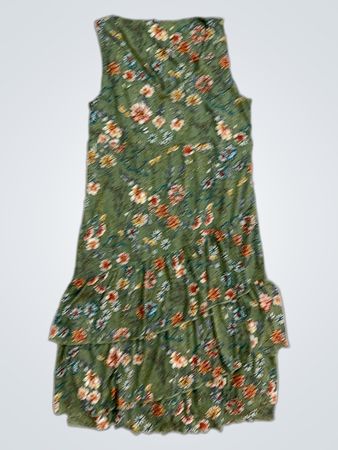 Grünes Kleid mit Blumenmuster