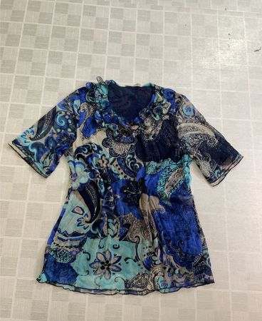 Blaues und beiges Paisley-Muster Kurzarm-Oberteil