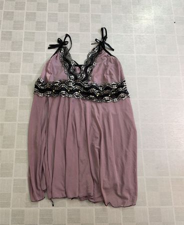 Damen-Nachthemd in Pink mit Spitzenbesatz