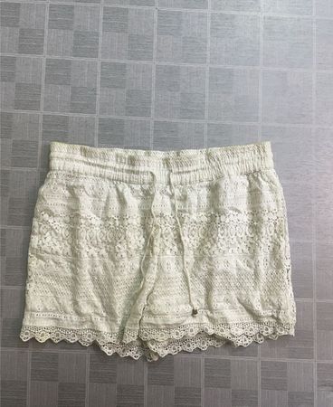 Vero Moda Spitzen-Shorts