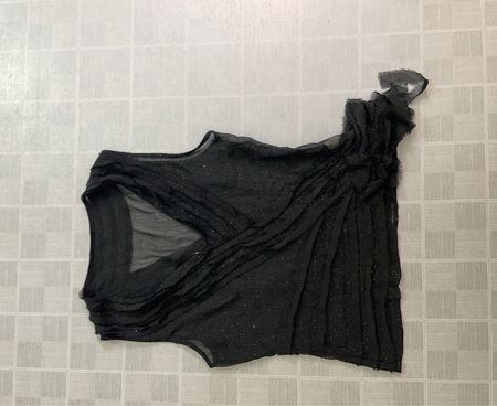 Schwarzes gerafftes transparentes Oberteil