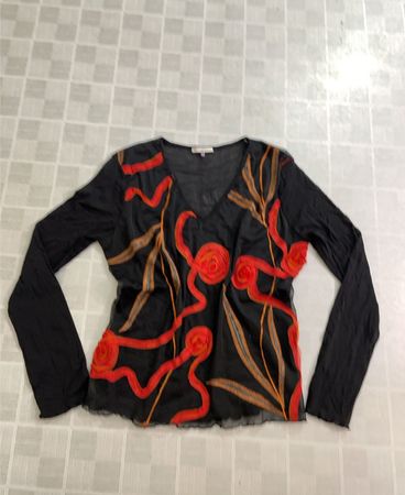 PATRICE BREAL Schwarzes transparentes Mesh-Oberteil mit roter und orangefarbener Blumenapplikation