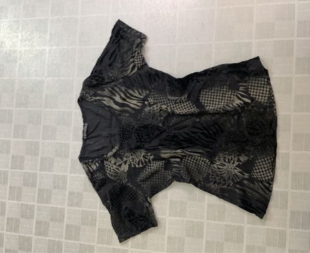 STYLE PARIS Schwarzes transparentes Oberteil mit Print