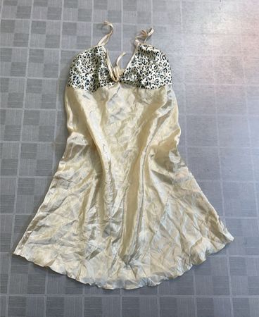 Satin-Minikleid mit Animal-Print-Akzenten