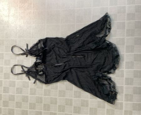 Schwarzes transparentes Chemise mit Spitzenbesatz