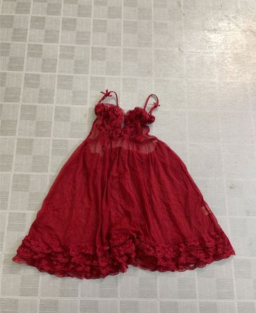 Oysho Rotes Nachthemd mit Spitzenbesatz