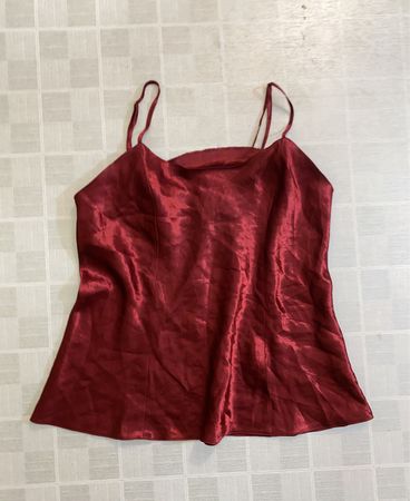 Embry Form Burgundy Satin Spaghettiträger-Top