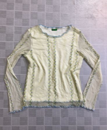 United Colors of Benetton Damen Langarmtop aus floraler Netzstoff