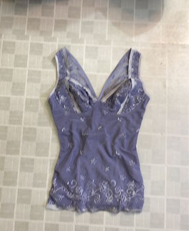 Lila Tanktop mit Blumenmuster