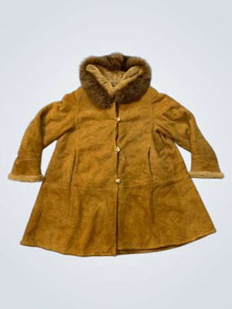 Brauner Wildledermantel mit Fellbesatz