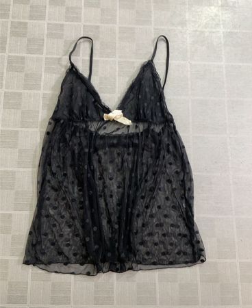 Schwarzes transparentes Babydoll mit Punkten