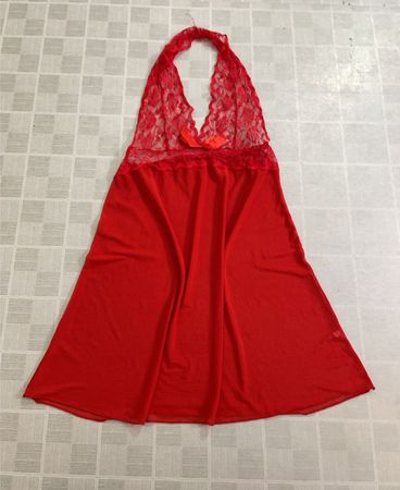 Rotes Spitzen-Halfter-Nachthemd