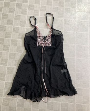 LOVE STORE Negligé aus schwarzer Spitze mit Besatz