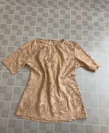 Beige Spitzenoberteil