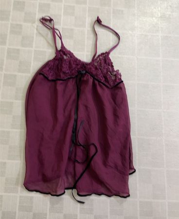 Lila Dessous-Nachthemd