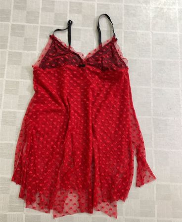 Rotes Herzmuster-Babydoll-Negligé