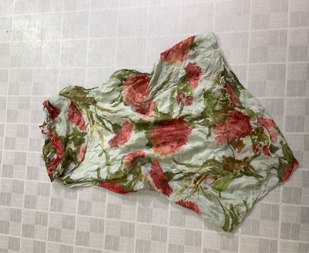 Schal mit Blumenmuster