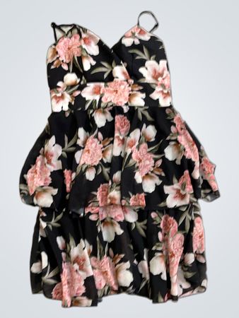 Schwarzes florales Kleid mit Rüschendetail