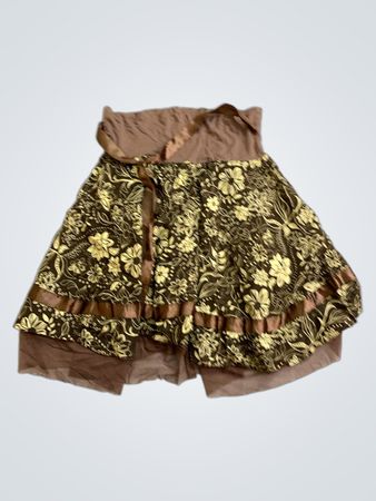 Braun geblümtes Kleid mit transparentem Überwurf