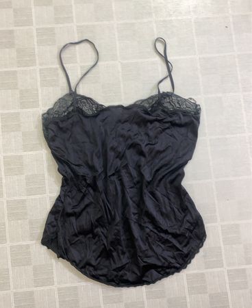 Schwarzes Spitzensaum-Cami-Top