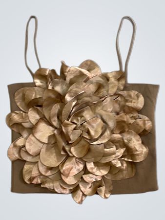 Braunes Trägerhemd mit großem Blumenapplikation
