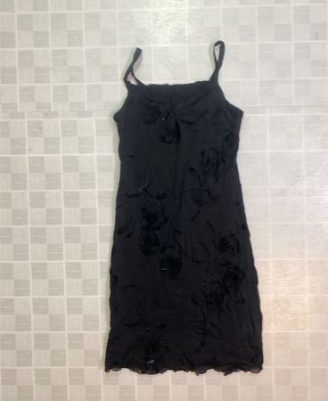 Schwarzes Blumen-Spaghettikleid