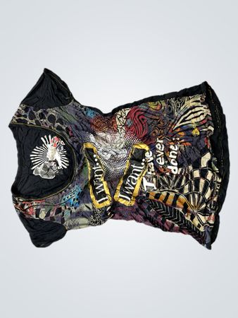 Schwarzes T‑Shirt mit buntem Grafikdruck und Text
