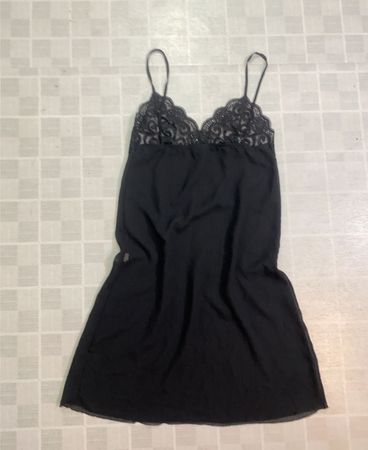 Intimissimi Schwarzes Negligé mit Spitzenbesatz