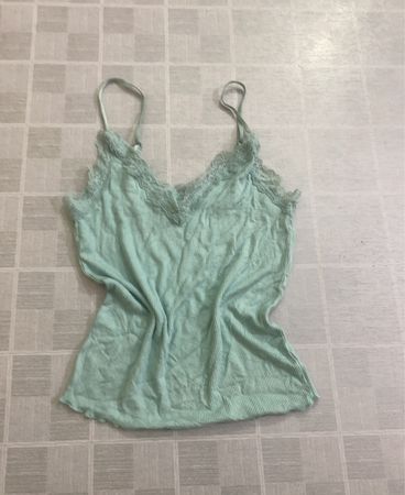 Mintgrünes Ripp-Camisole mit Spitzenbesatz