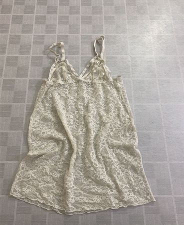Spitzenunterkleid