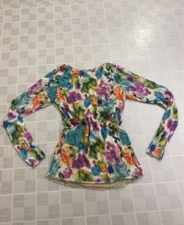 Bluse mit Blumenmuster und Spitzenbesatz