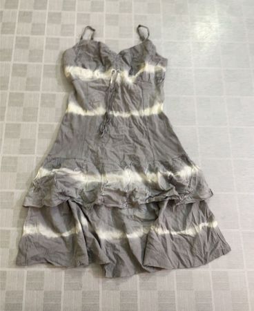 Graues Batik-Kleid