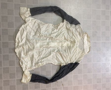 STEFANEL Creme- und graues Langarmshirt
