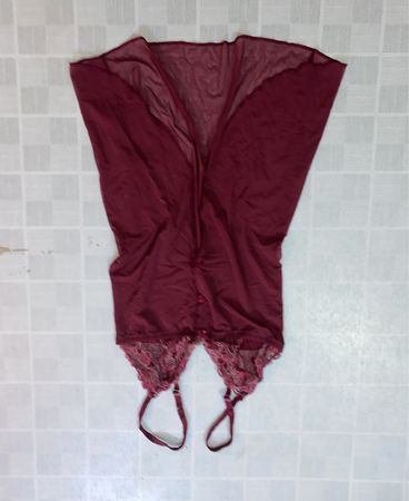 Chiaro Diluna Damen Schlafshirt in Burgunderrot mit Spitzenbesatz Größe 3