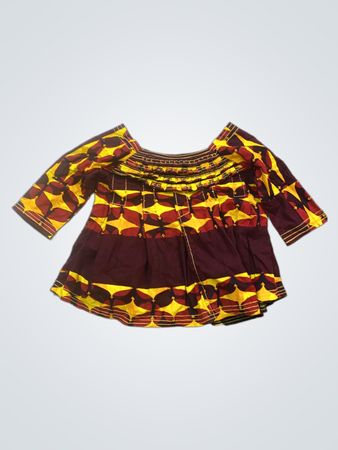 Bordeauxrotes und gelbes gemustertes Kleid