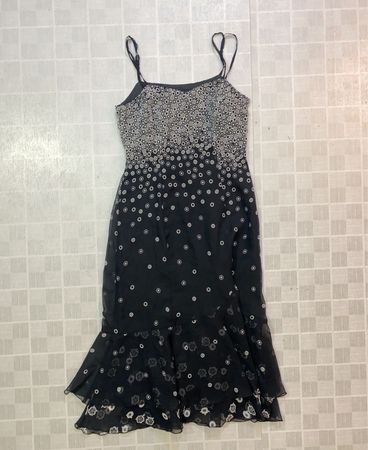 Dresses Unlimited schwarzes und weißes gemustertes Midikleid