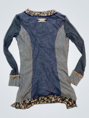 Langärmeliges Patchwork-Hemd mit floralen Akzenten