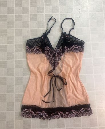 Rosa-schwarze Spitzen-Chemise