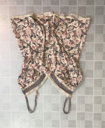 Camisole mit Blumenmuster und Spitzenbesatz
