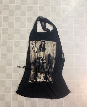 Schwarzes T-Shirt mit Grafikdruck