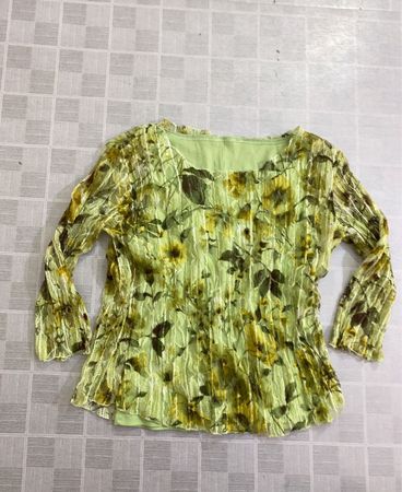 Green floral print long sleeve top