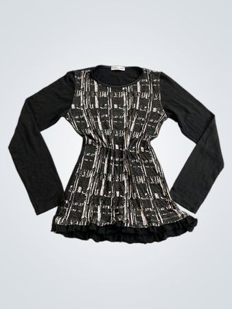 Black and white patterned long sleeve shirt with ruffled hem