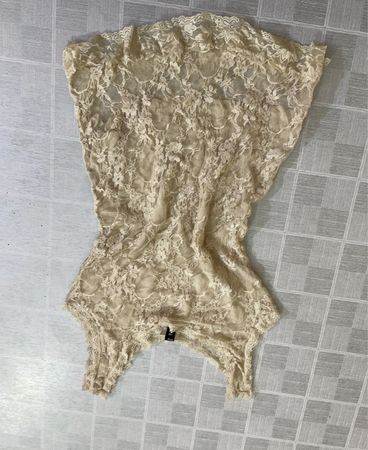 Haut en dentelle Madonna