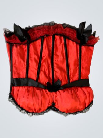 Corpete vermelho com renda preta e fitas