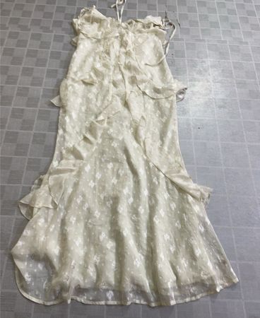 Cremefarbenes Rüschenkleid