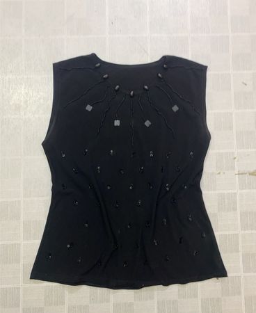 Top senza maniche nero con decorazioni