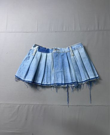 Jeans Faltenrock mit ausgefranstem Saum