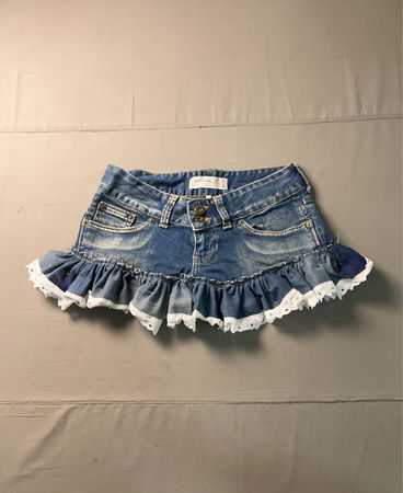 Denim-Rock mit weißer Spitzenkante
